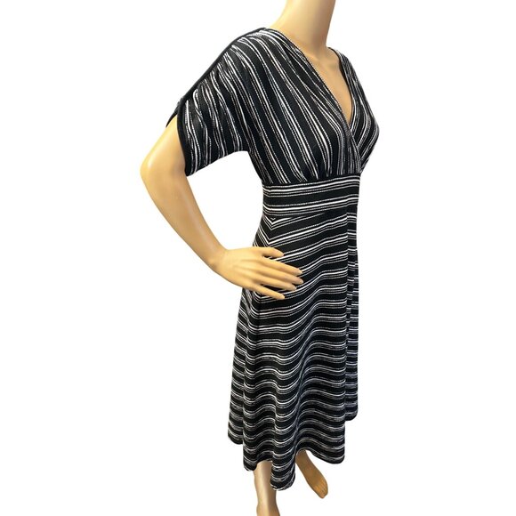 (5 for $25) Max Studio V-Neck Striped Short Sleeve Dress in Black/White Small - Picture 2 of 7